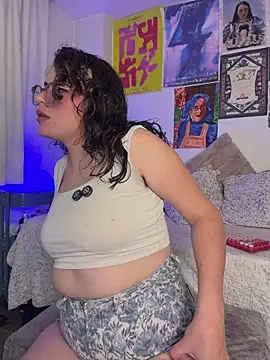 Katheerine online show from March 18, 2026, 1:53 am