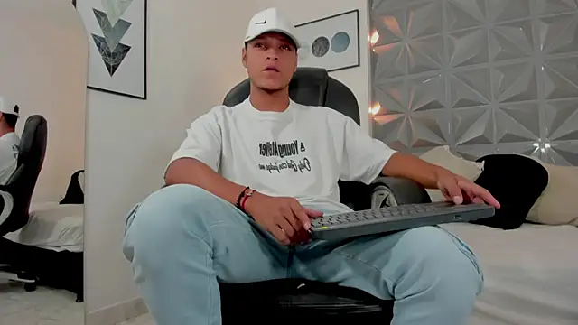 Ricky Owens1 online show from November 22, 2025, 6:51 pm