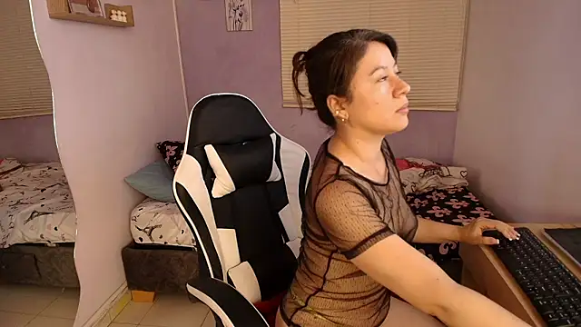 Snapshot of luna_desiree chatting on February 17, 2026, 11:44 pm luna desiree online show from February 17, 2026, 11:44 pm