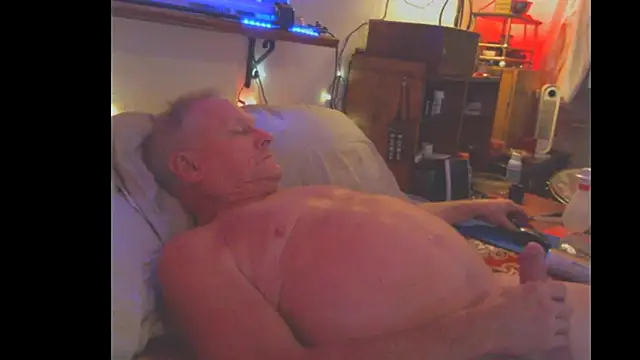 Pussyeat2please online show from October 9, 2025, 11:19 am