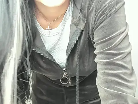 Lune Moon online show from November 15, 2025, 6:11 am