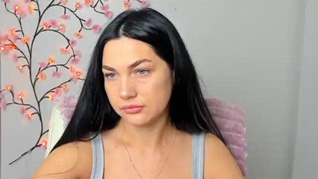 Lune Moon online show from December 5, 2025, 6:44 am