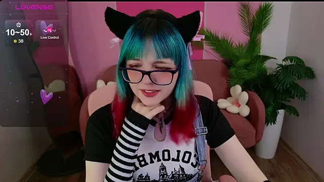 Snapshot of CoralineYoung chatting on October 24, 2025, 5:15 am CoralineYoung online show from October 24, 2025, 5:15 am