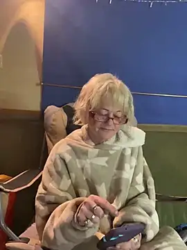 Snapshot of ladyboatlady chatting on February 4, 2026, 7:25 am ladyboatlady online show from February 4, 2026, 7:25 am