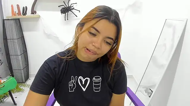 scarlett enjoy1 online show from October 26, 2025, 3:18 pm