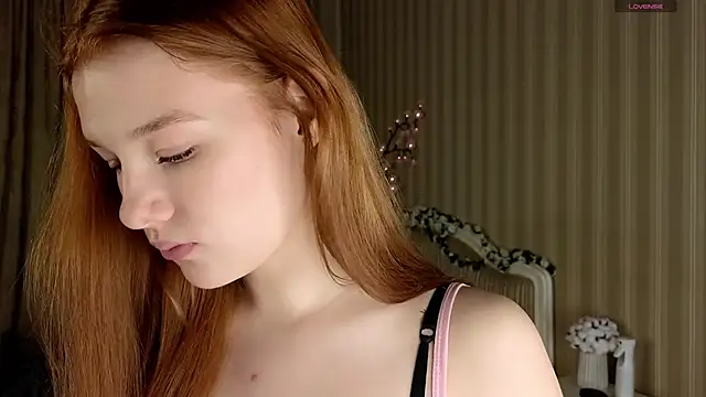 Juuulia  online show from December 1, 2025, 2:55 pm