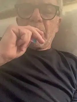 Snapshot of MARCO_NI chatting on February 15, 2026, 10:28 pm MARCO NI online show from February 15, 2026, 10:28 pm