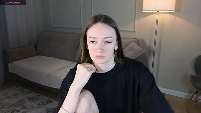 cutienaughtygirl online show from April 27, 2026, 8:45 am