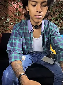 Snapshot of dreyk20 chatting on February 20, 2026, 10:43 pm dreyk20 online show from February 20, 2026, 10:43 pm