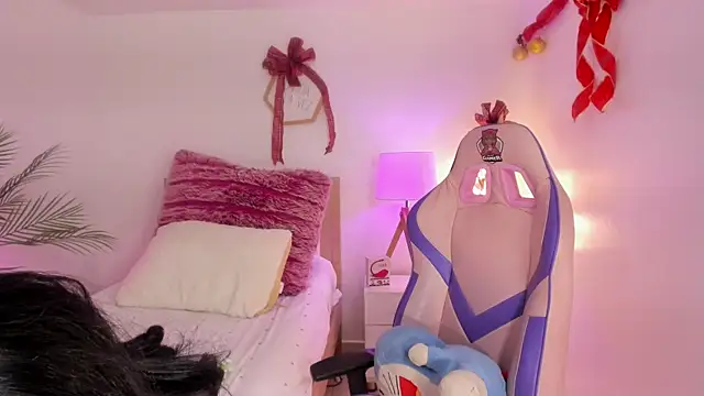 Hadid Jimenez  online show from December 15, 2025, 6:45 pm