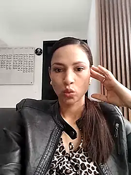 SofiaDelicia online show from October 12, 2025, 1:43 pm