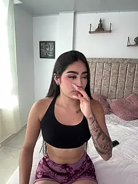 Snapshot of EmiilyEvans_ chatting on September 12, 2025, 9:37 pm EmiilyEvans online show from September 12, 2025, 9:37 pm
