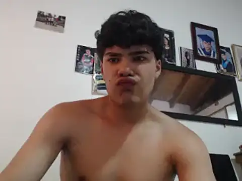 Snapshot of dani_titan320 chatting on November 15, 2025, 6:37 pm dani titan320 online show from November 15, 2025, 6:37 pm