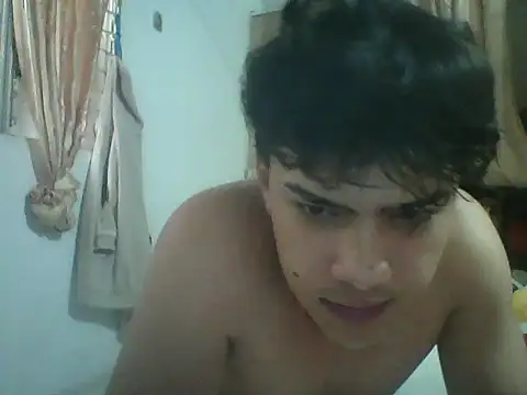 Snapshot of dani_titan320 chatting on December 3, 2025, 8:18 pm dani titan320 online show from December 3, 2025, 8:18 pm