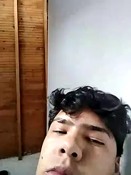 Snapshot of dani_titan320 chatting on February 14, 2026, 6:15 pm dani titan320 online show from February 14, 2026, 6:15 pm