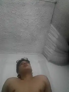 Snapshot of dani_titan320 chatting on February 24, 2026, 5:00 pm dani titan320 online show from February 24, 2026, 5:00 pm