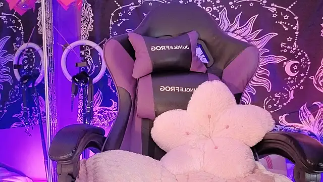 Snapshot of Gaia_Gatex chatting on February 17, 2026, 12:45 pm Gaia Gatex online show from February 17, 2026, 12:45 pm