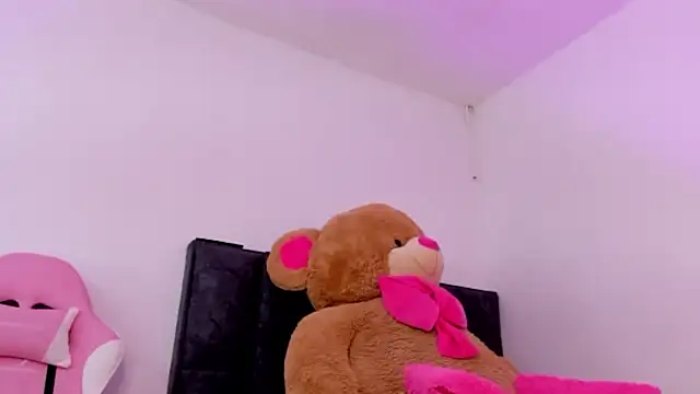 bellacruz3 online show from December 19, 2025, 10:11 am