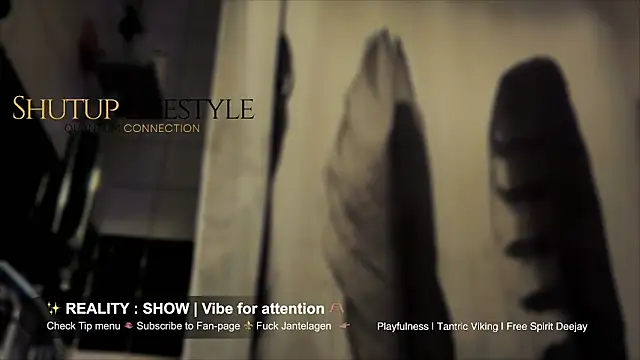 Snapshot of SwingWingWomanSweden chatting on December 17, 2025, 9:43 pm SwingWingWomanSweden online show from December 17, 2025, 9:43 pm