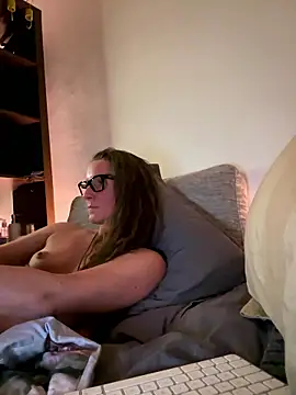 Snapshot of SwingWingWomanSweden chatting on January 12, 2026, 9:42 pm SwingWingWomanSweden online show from January 12, 2026, 9:42 pm