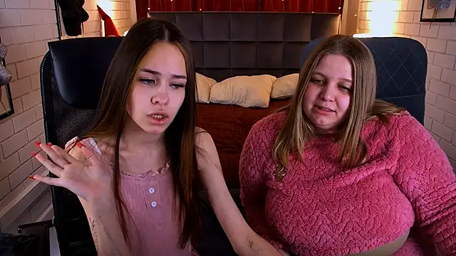 Snapshot of UliaNeer chatting on February 9, 2026, 9:35 am UliaNeer online show from February 9, 2026, 9:35 am