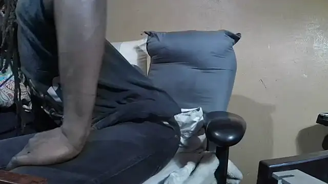 EYEzIAM online show from February 5, 2026, 9:58 am