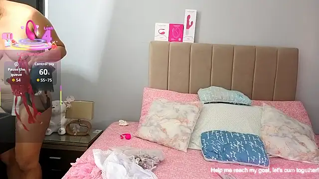 Snapshot of Penelophe01 chatting on December 15, 2025, 6:45 pm Penelophe01 online show from December 15, 2025, 6:45 pm