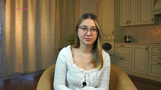 DarelleFaux online show from October 25, 2025, 3:14 am