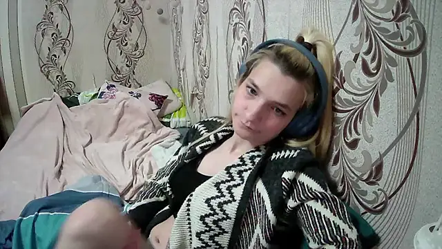 Snapshot of AlissaClark chatting on May 6, 2026, 8:47 pm AlissaClark online show from May 6, 2026, 8:47 pm