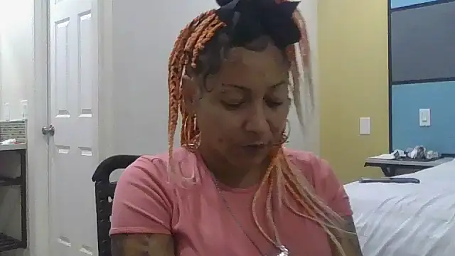 Snapshot of Flossee chatting on September 14, 2025, 4:06 pm Flossee online show from September 14, 2025, 4:06 pm