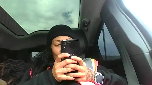 Snapshot of Flossee chatting on November 12, 2025, 7:57 pm Flossee online show from November 12, 2025, 7:57 pm