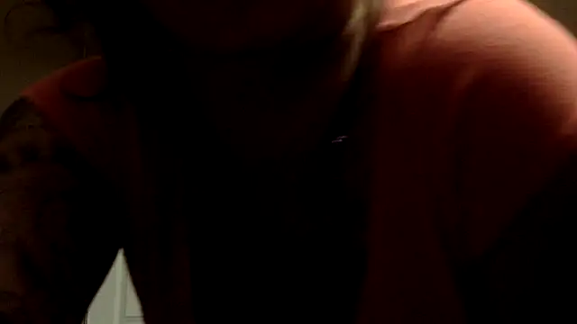 Snapshot of Flossee chatting on November 30, 2025, 5:44 am Flossee online show from November 30, 2025, 5:44 am