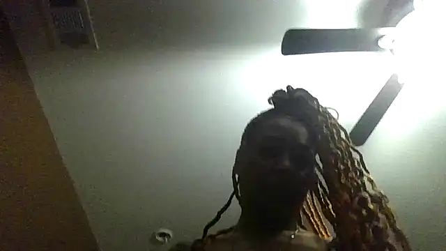 Snapshot of Flossee chatting on December 19, 2025, 9:38 am Flossee online show from December 19, 2025, 9:38 am