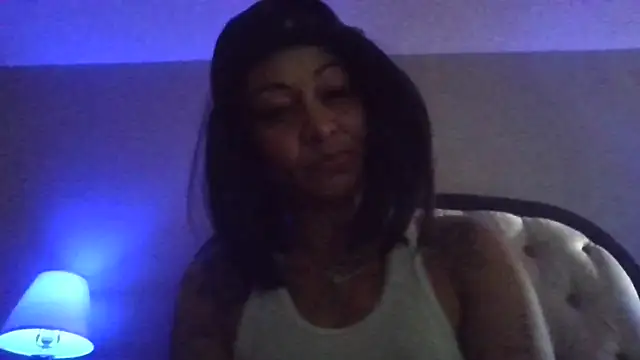 Snapshot of Flossee chatting on April 6, 2026, 5:25 pm Flossee online show from April 6, 2026, 5:25 pm