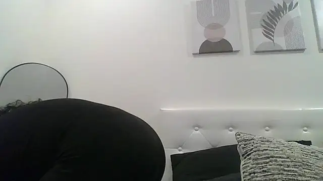 Snapshot of Flossee chatting on April 21, 2026, 8:20 am Flossee online show from April 21, 2026, 8:20 am
