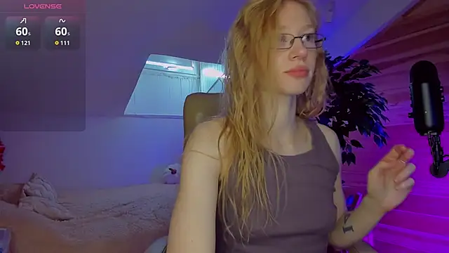 AuroraShoww online show from October 17, 2025, 7:44 am