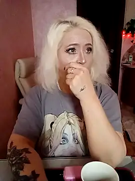 SquirtMilf00 online show from February 18, 2026, 4:52 am