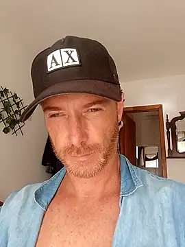 Snapshot of Loiroatv36 chatting on February 19, 2026, 7:32 pm Loiroatv36 online show from February 19, 2026, 7:32 pm