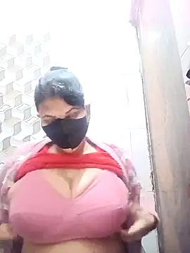 Snapshot of varnika chatting on February 4, 2026, 2:01 pm varnika online show from February 4, 2026, 2:01 pm