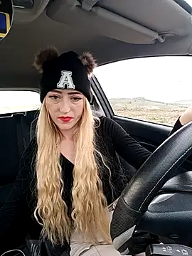 DeeA Blondy online show from October 18, 2025, 1:56 pm