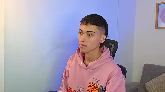 Snapshot of yulian_vasquez chatting on September 29, 2025, 12:21 pm yulian vasquez online show from September 29, 2025, 12:21 pm