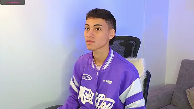Snapshot of yulian_vasquez chatting on October 2, 2025, 12:12 pm yulian vasquez online show from October 2, 2025, 12:12 pm