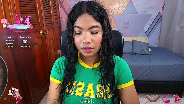 sharlottxl online show from December 14, 2025, 1:33 am