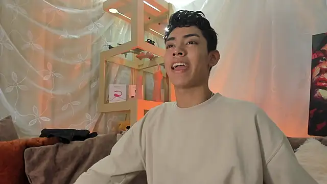 LoganTwink18 online show from April 6, 2026, 11:05 pm