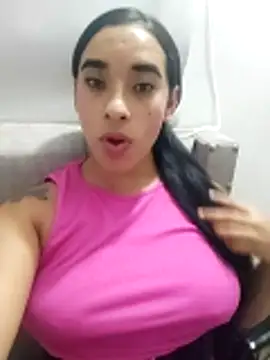 Valenn fernandez online show from April 1, 2026, 12:00 am