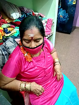Snapshot of amuthasree chatting on October 13, 2025, 9:15 pm amuthasree online show from October 13, 2025, 9:15 pm