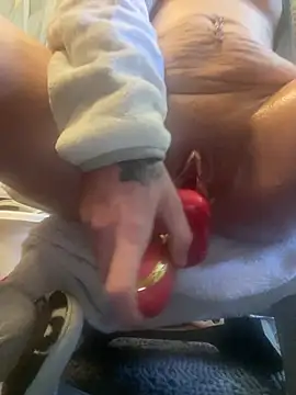 Snapshot of kmaddycakes1 chatting on January 18, 2026, 5:06 pm kmaddycakes1 online show from January 18, 2026, 5:06 pm