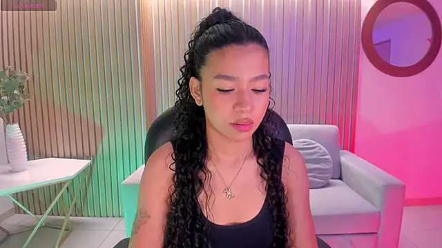 Snapshot of SophieHouston_ chatting on October 7, 2025, 4:20 am SophieHouston online show from October 7, 2025, 4:20 am