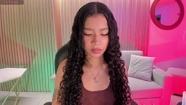 Snapshot of SophieHouston_ chatting on October 8, 2025, 3:37 am SophieHouston online show from October 8, 2025, 3:37 am