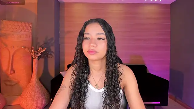 SophieHouston  online show from October 22, 2025, 4:35 am